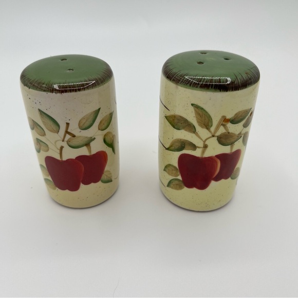 Home Interiors Green and Red “Apple Orchard “ Salt and Pepper Shakers - Picture 1 of 5